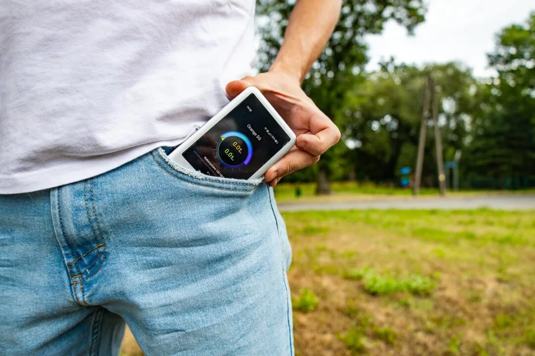 Test routera mobilnego ZTE U60 Pro. Wi-Fi 7, dotykowy ekran i funkcja powerbanku w jednym