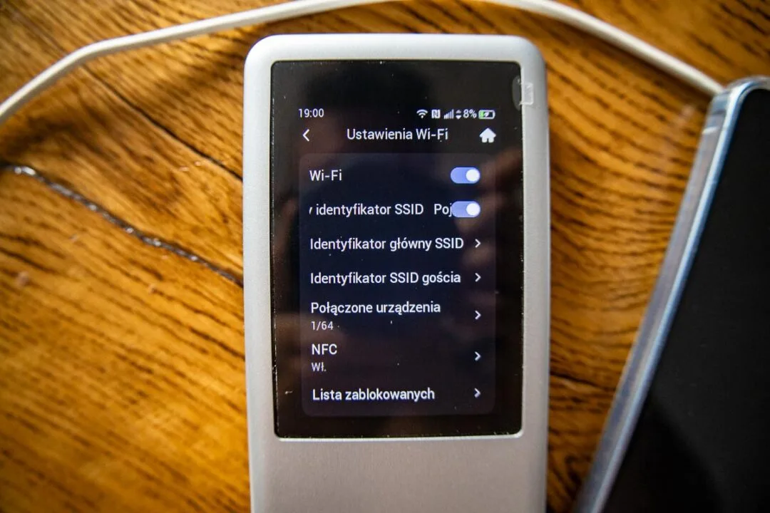 Test routera mobilnego ZTE U60 Pro. Wi-Fi 7, dotykowy ekran i funkcja powerbanku w jednym
