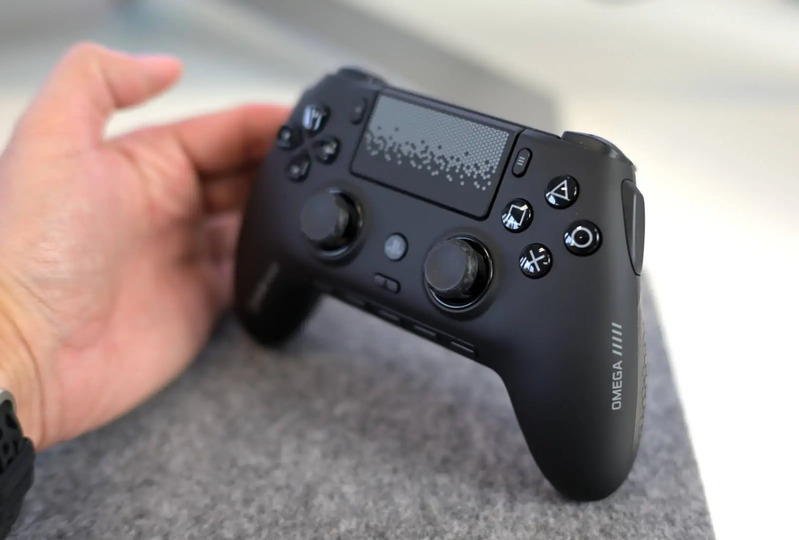 SCUF Omega to pad niemal idealny, ale ja zostaję przy DualSense (recenzja)