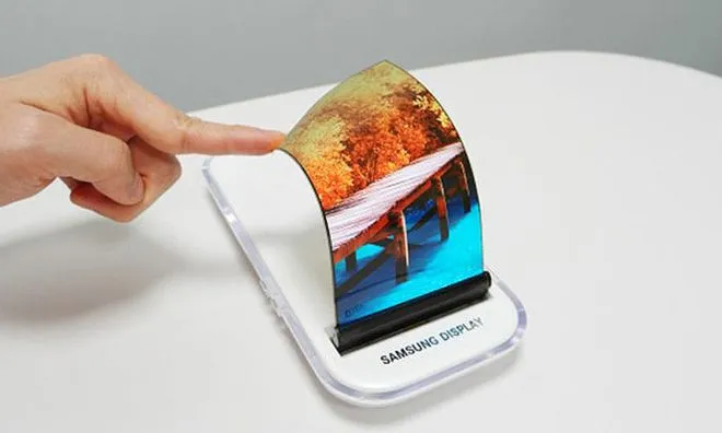 Pierwszy elastyczny smartfon Samsunga już w przyszłym roku?