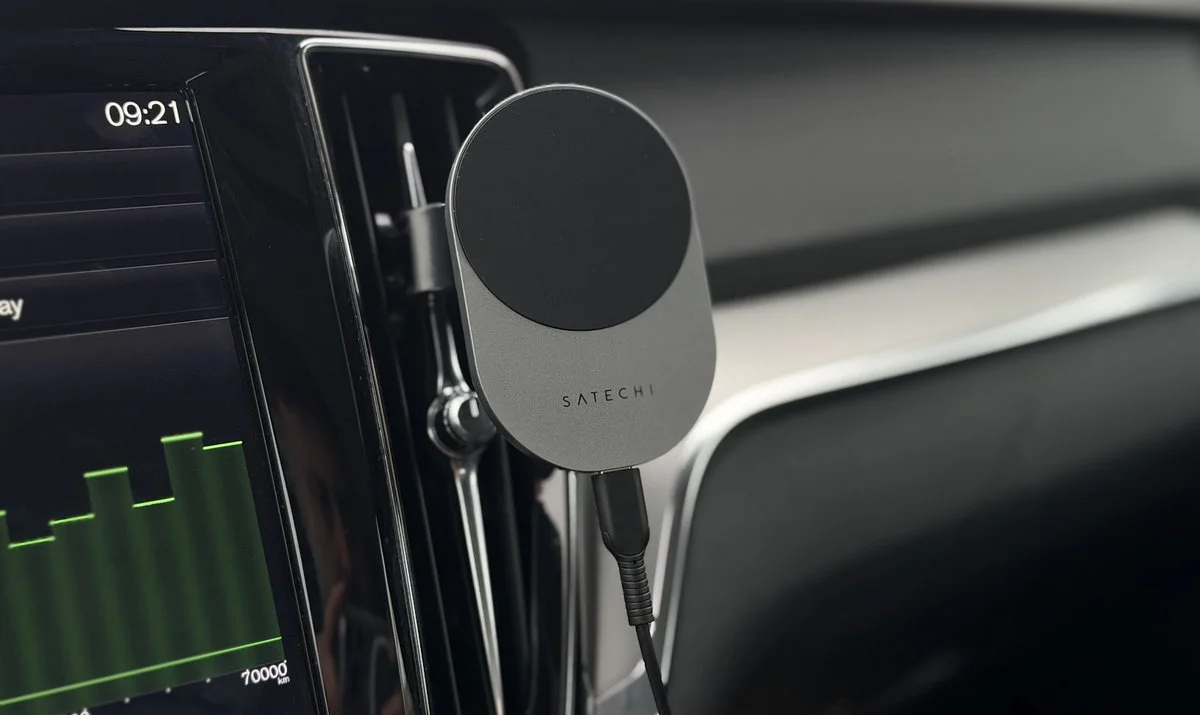 Test Satechi Qi2 Wireless Car Charger. Dobry uchwyt i ładowarka, ale nie dla każdego