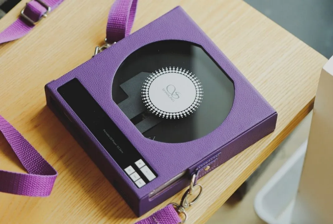 Myślałeś, że już ich nie robią? Nowy przenośny odtwarzacz CD z nagrywarką zaskakuje