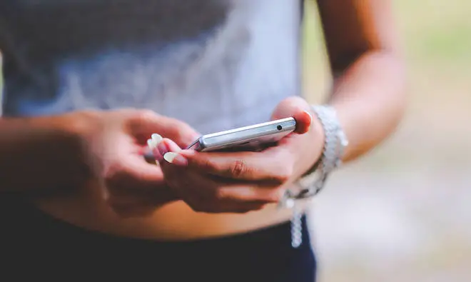 Dowód osobisty i prawo jazdy w telefonie? Skorzystamy przed wakacjami