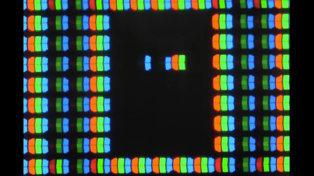 Snake w subpikselach monitora. Do gry potrzebny mikroskop