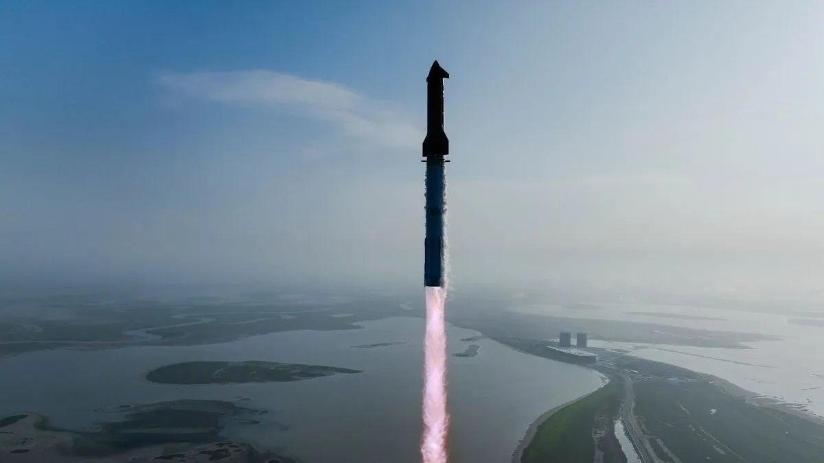 Starship znowu w kosmosie. Dziewiąty test SpaceX zakończył się obrotem i wodowaniem