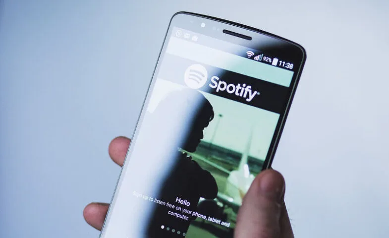Genialna nowość w aplikacji Zegar Google. Zacznij dzień od ulubionej nuty ze Spotify
