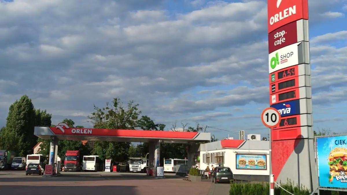 Koniec obniżek cen paliw na stacjach benzynowych. Z tymi aplikacjami zapłacisz mniej