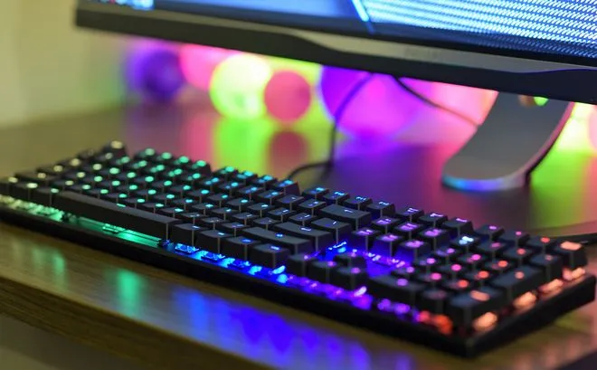 Roccat Suora FX – test gamingowego „mechanika” z podświetleniem RGB