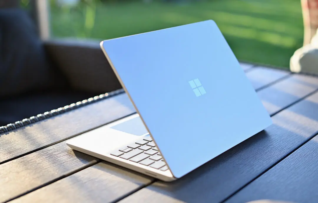 Laptop lekki i stylowy. Recenzja Surface Laptop Go 2
