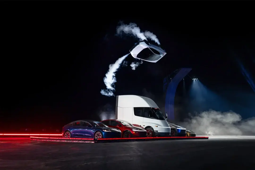 Roadster potrafi wykonać obrót w powietrzu / Źródło: Tesla