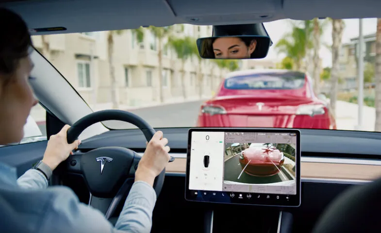 Nowa wersja oprogramowania Tesli wprowadza gry Atari ale to nie jedyna nowość