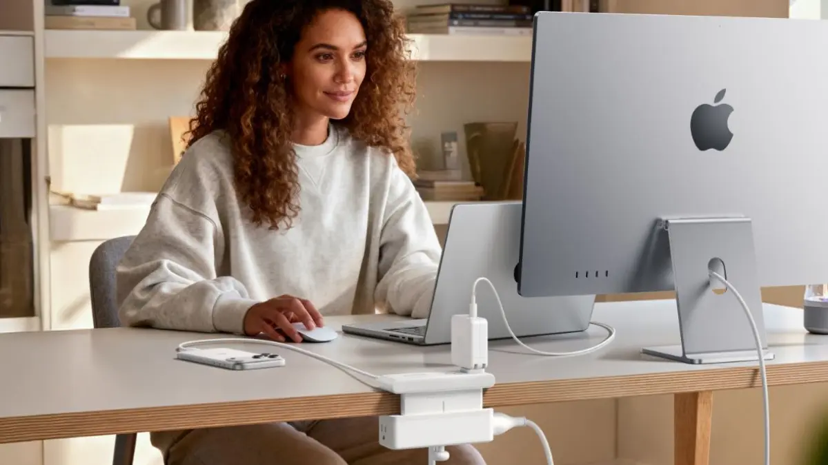 Ładowanie bez plątaniny kabli. Nowa listwa Anker chowa się pod blatem