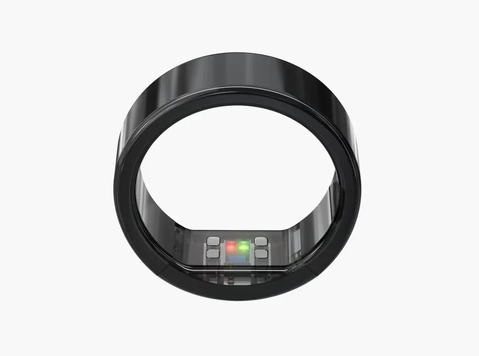 Pierścień w kolorze Aster Black. Źródło: Ultrahuman