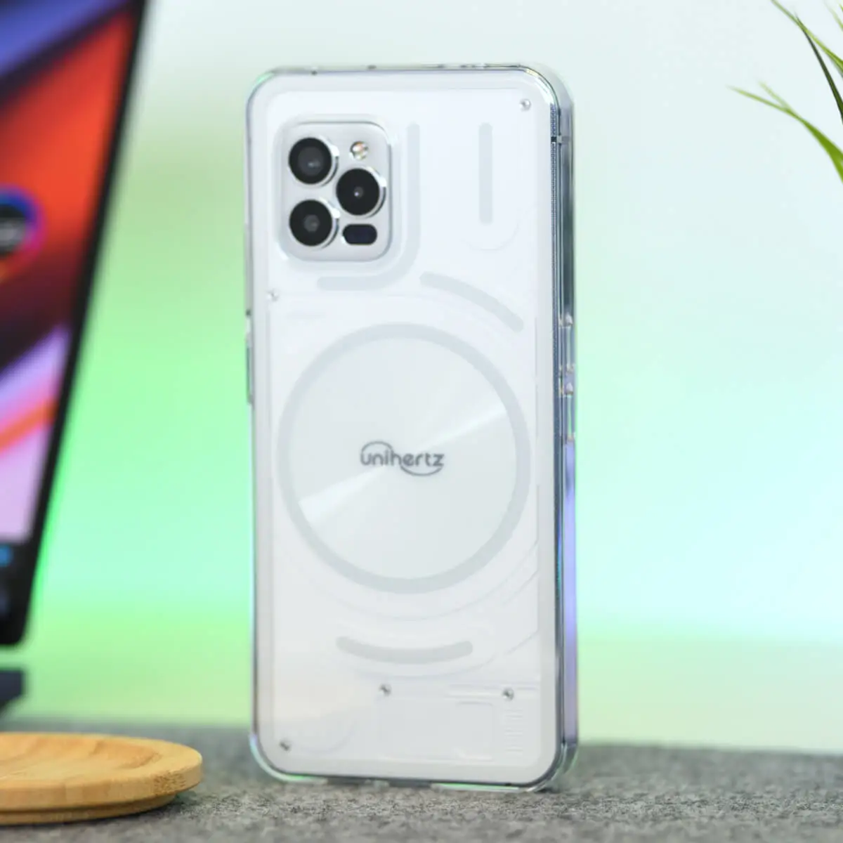 Unihertz Luna waży niemal 300 gramów