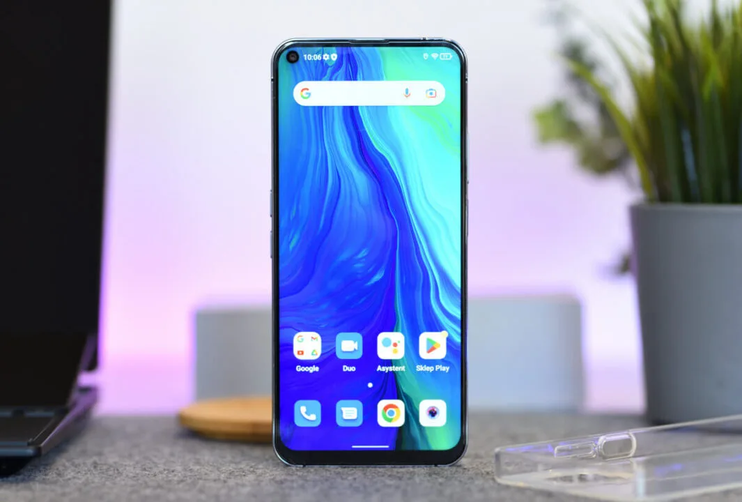 Smartfon wyposażony został w 6.81-calowy wyświetlacz o rozdzielczości FHD+