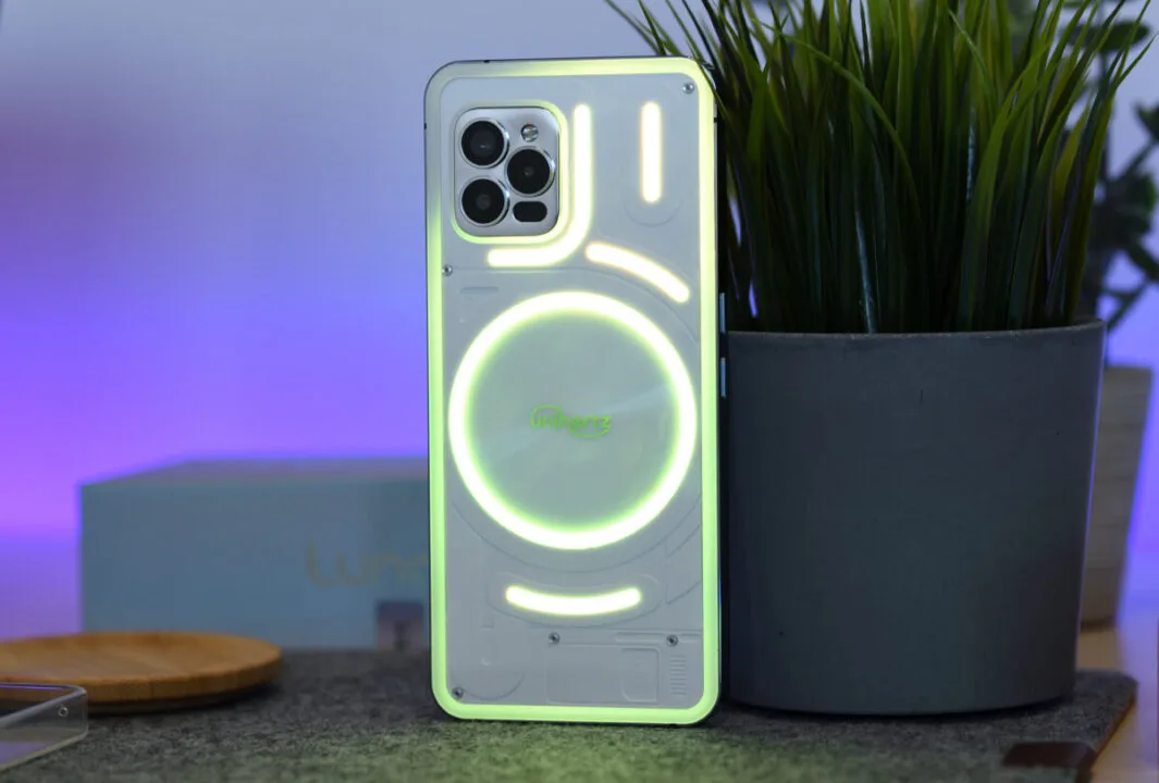 Test Unihertz Luna. To nie jest niskobudżetowy Nothing Phone