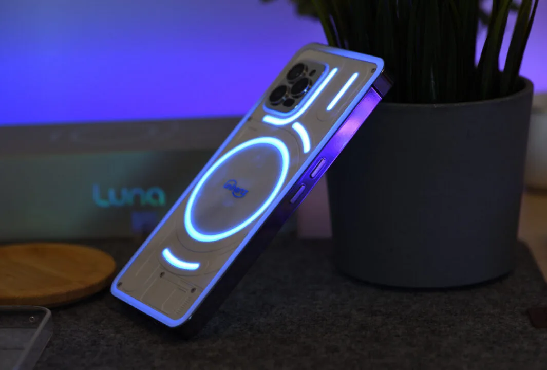 Unihertz Luna z diodami LED na tyle obudowy