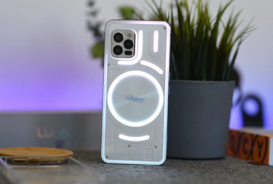 Unihertz Luna wyposażony został w zestaw trzech obiektywów