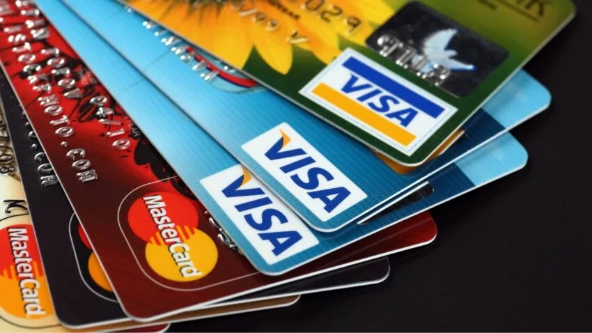 Mastercard i Visa uderzają w Rosję. Przekazują pieniądze Ukrainie