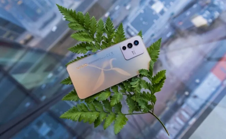 Vivo V23 5G w Polsce. Smartfon, który zmienia kolor