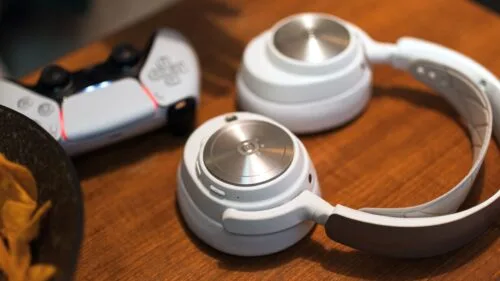 SteelSeries pokazało nowe białe słuchawki, ale czarne są dużo lepsze