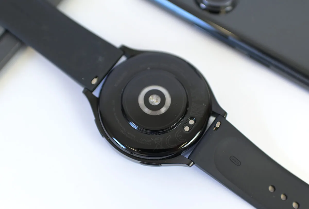 Xiaomi Watch 2 sensory i zapięcie paska