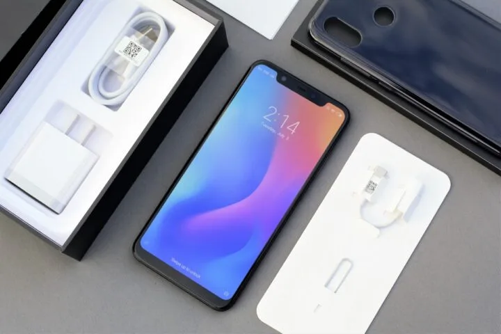 Można już zamawiać Xiaomi Mi 8 Global z opaską Mi Band 3 w prezencie