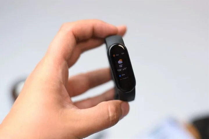 MediaMarkt sprzedaje Xiaomi Mi Smart Band 5 za 109 zł. To niezła okazja