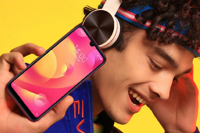 Xiaomi Play – kolejna nowość chińskiej marki. Wyciekły zdjęcia promujące smartfon