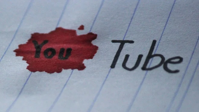 Z tej pracy zrezygnowałbyś pierwszego dnia – po obejrzeniu filmu z kotem w mikrofalówce