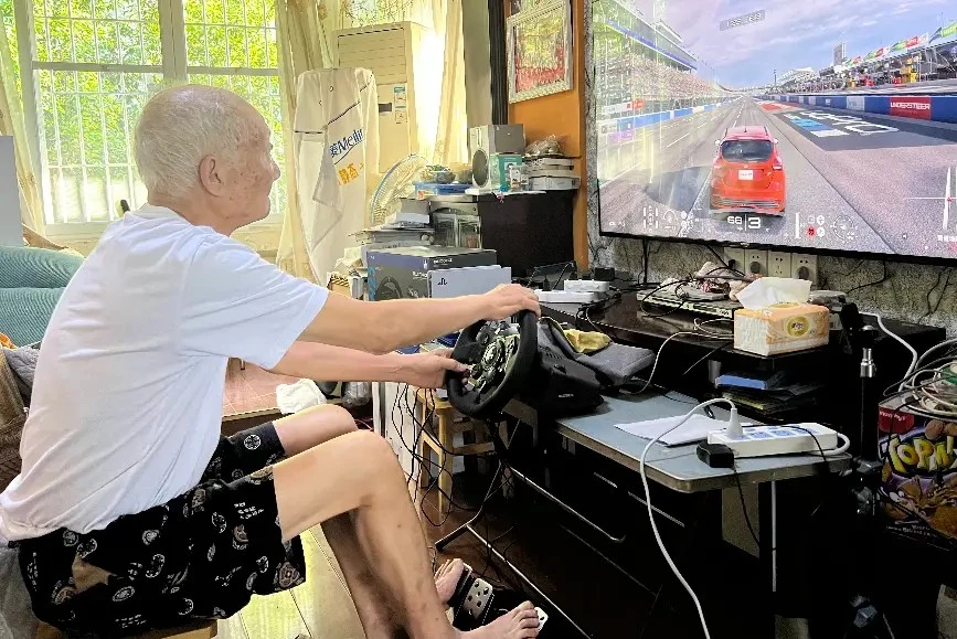Yang Binglin 88-letni dziadek gamer