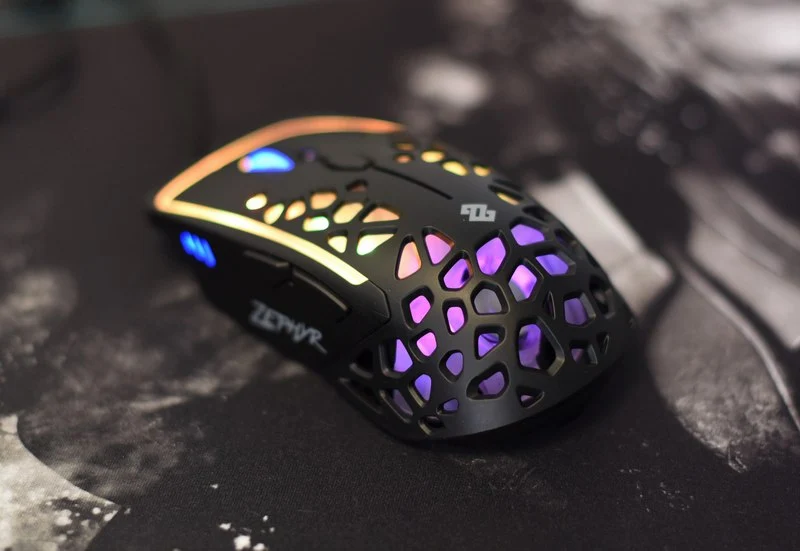 Sprawdziłem gamingową myszkę z wbudowanym wentylatorem. Czy to rzeczywiście działa?