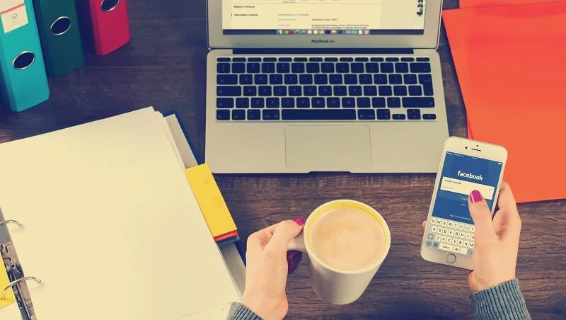 Echo afery Cambridge University – Facebook zawiesza 400 aplikacji