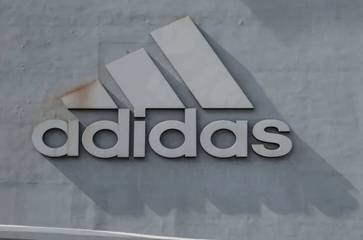 Adidas wkracza do świata kryptowalut i nawiązuje współpracę z projektami NFT