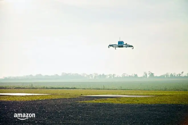 Amazon dostarczył pierwszą paczkę za pomocą drona