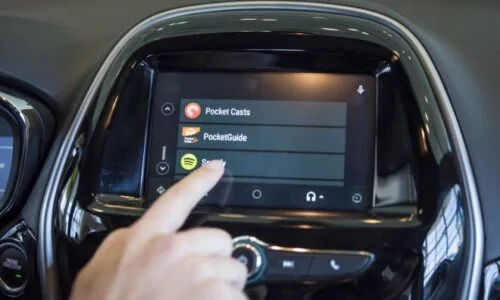 Android Auto już wkrótce w każdym samochodzie i smartfonie?