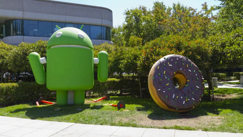 Google faktycznie będzie aktualizować Androida przez Sklep Play – pierwsze urządzenia już się tego doczekały