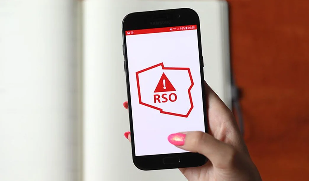 Obowiązkowe aplikacje rządowe na każdym smartfonie? Kontrowersyjny pomysł MSWiA