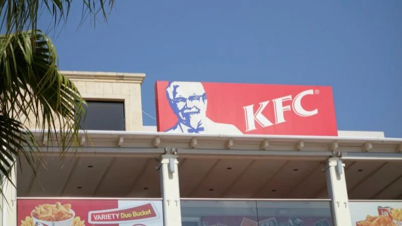 Studenci pół roku jedli za darmo w KFC dzięki aplikacji. Trafią do więzienia