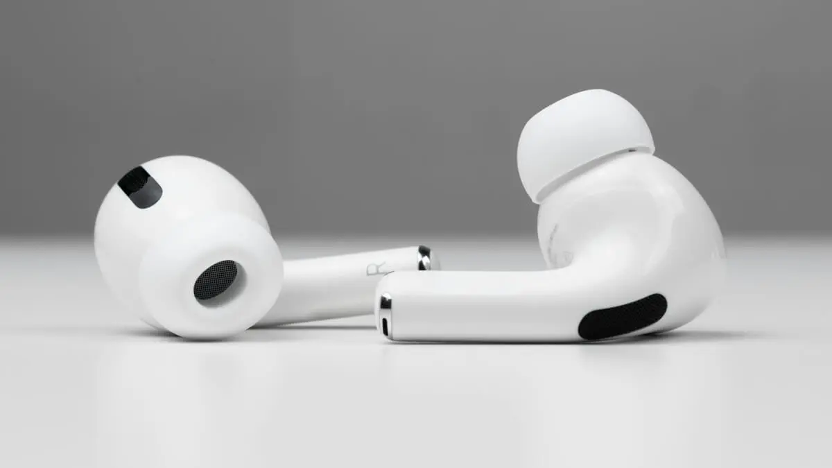 Apple przyspiesza prace nad AirPods z kamerą? Premiera możliwa już we wrześniu