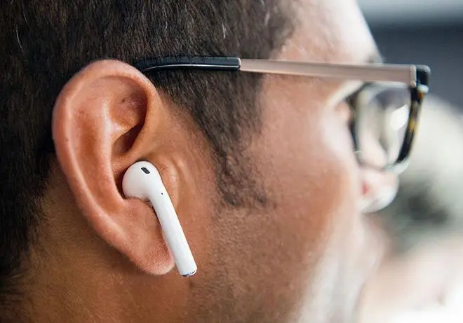 Słuchawki Apple AirPods trafiają do sprzedaży