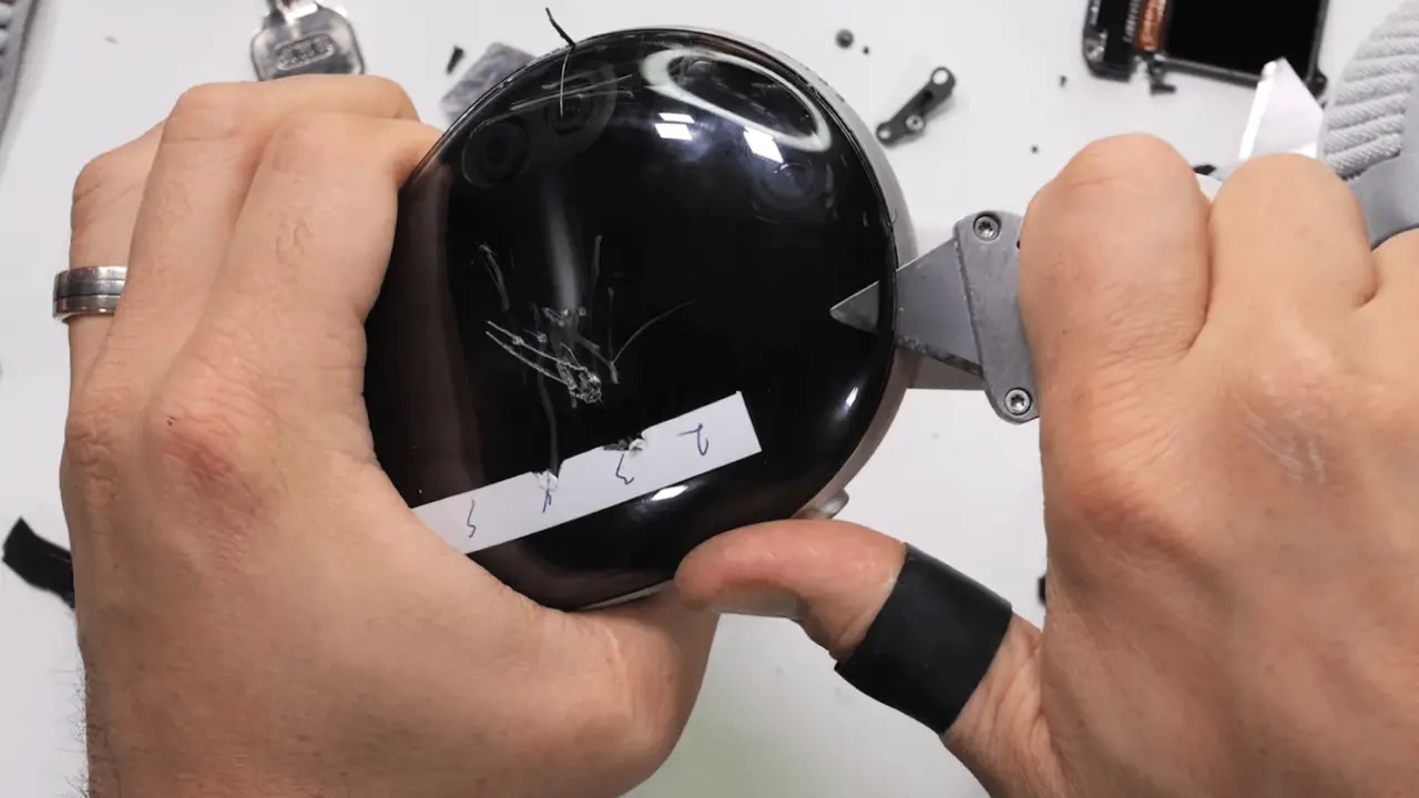 Apple Vision Pro w teście wytrzymałości. Powiem tyle – auć!