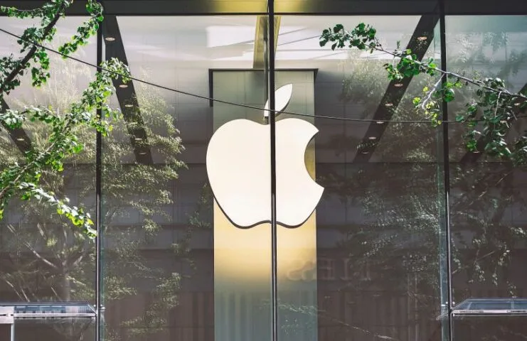 Apple chce „zdusić” innowację, twierdzi były pracownik firmy