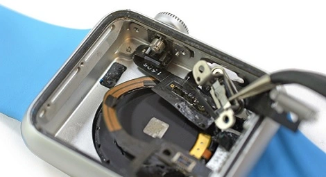 Apple Watch rozebrany na części. Mała bateria i niemal niemożliwa naprawa