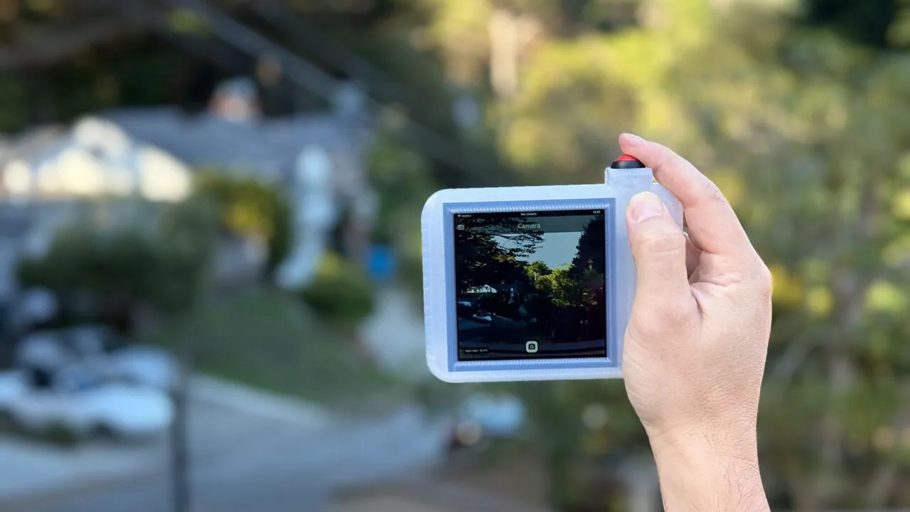Najdziwniejszy aparat fotograficzny na rynku. Roc Camera walczy z fałszywkami AI