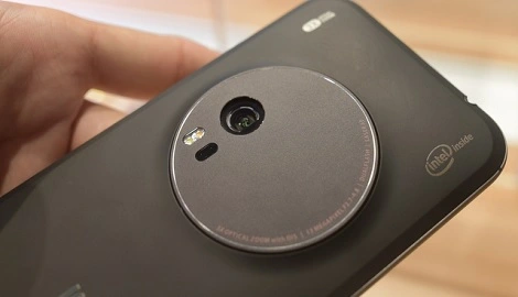 ASUS ZenFone Zoom – smartfon z 3-krotnym zoomem optycznym
