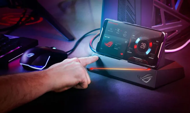 Smartfon dla graczy od ASUSA trafi do przedsprzedaży. Cena powala