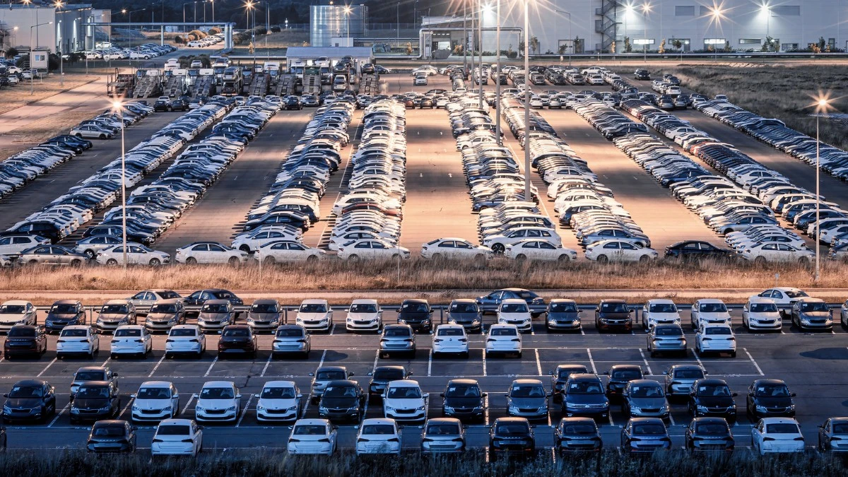 Elektryki z Chin zalegają w portach. Europa ich nie chce, a będzie gorzej