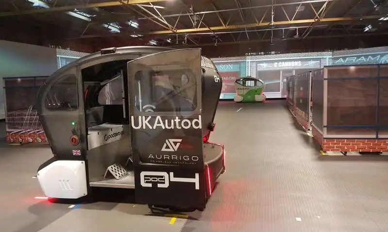 Autonomiczne auta powinny jeździć jak ludzie, czy jak roboty? Właśnie to sprawdzono