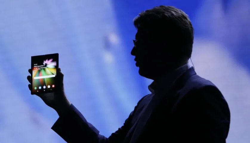 Samsung ma problem. Technologia składanych ekranów AMOLED sprzedana do Chin